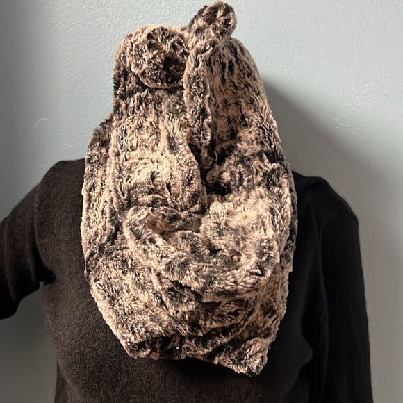 Merona Faux Fur Infinity Soft Scarf one size black white winter - Picture 2 of 5